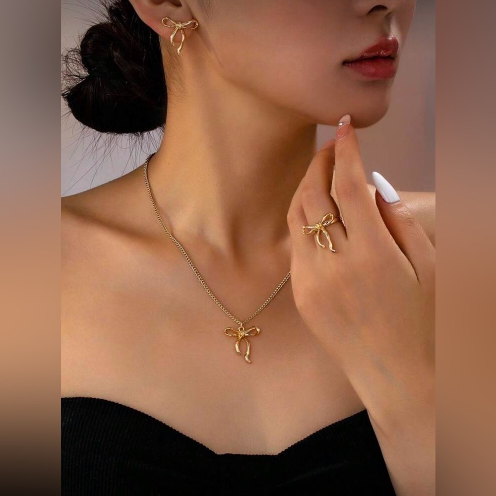 💛Beautiful 4 Piece Golden Coquette Set💛